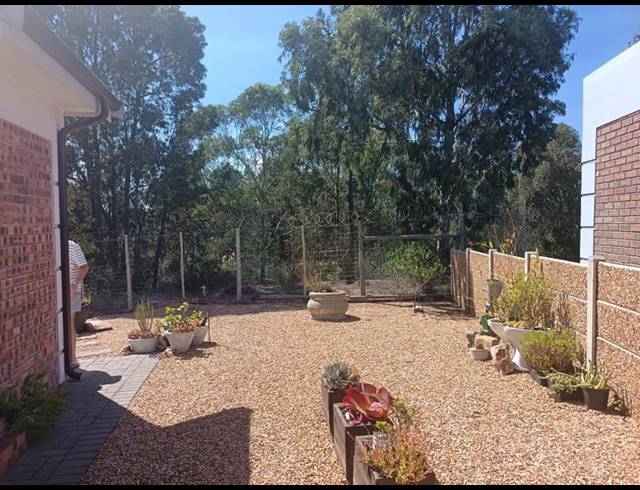 2 BEDROOM HOUSE FOR SALE IN ALBERTINIA